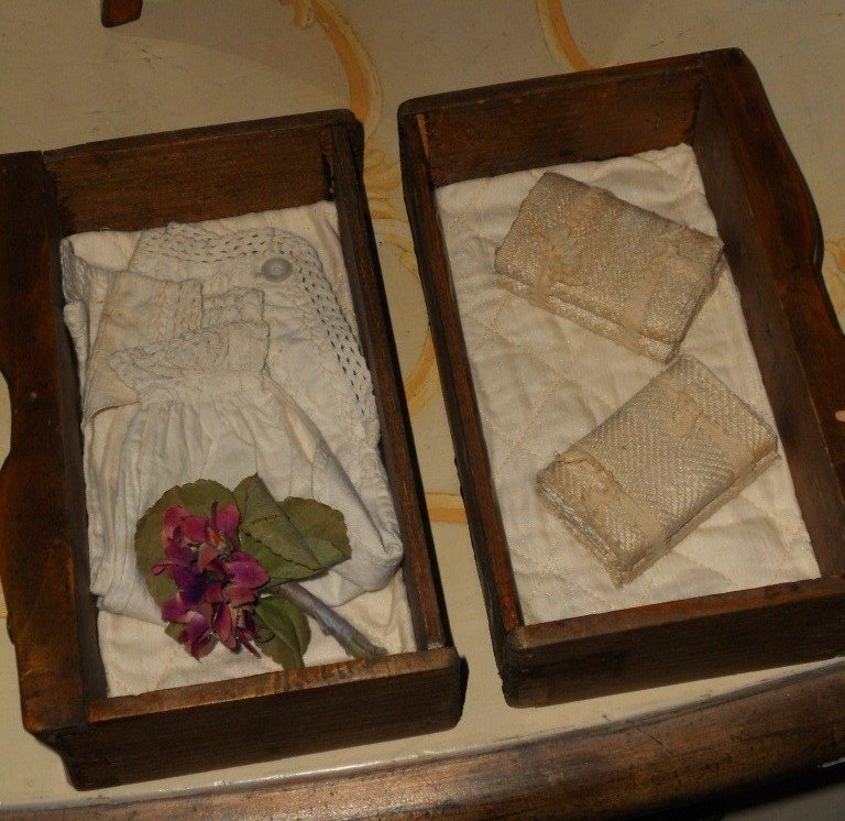 Pretty Wooden Chest with Marble Top and Accessory