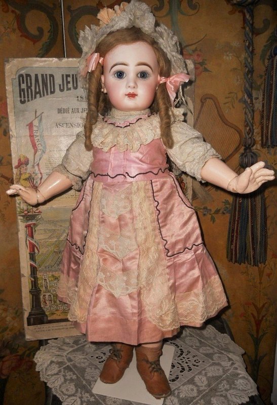 Pretty French Bisque Bebe by Jumeau Size 12.