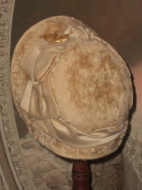Superb Early French Huret Era Poupee Bonnet