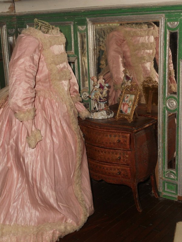 ~~~ Pretty Pink Antique Silk Satin Poupee Gown ~~~