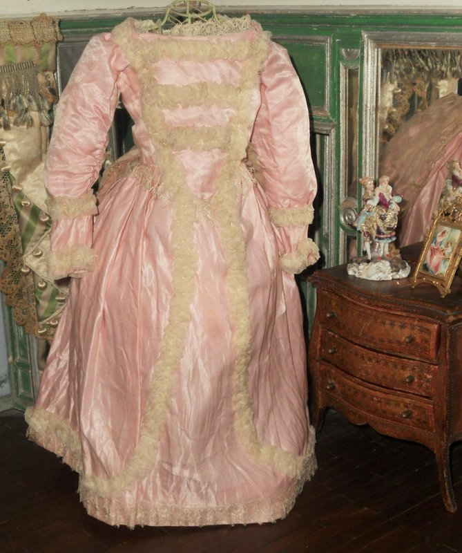 ~~~ Pretty Pink Antique Silk Satin Poupee Gown ~~~