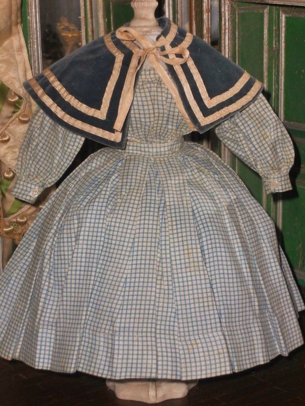 Pretty Enfantine Poupee Checkered Linen Dress with Cape