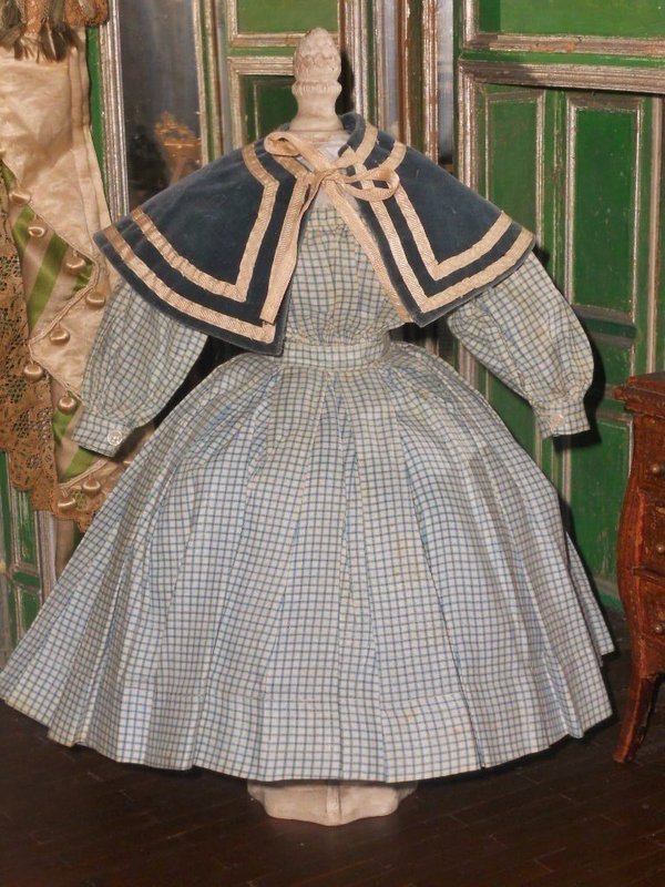 Pretty Enfantine Poupee Checkered Linen Dress with Cape