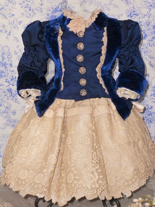 ~~~ Elegant French Bebe Silk Costume with Bonnet ~~~