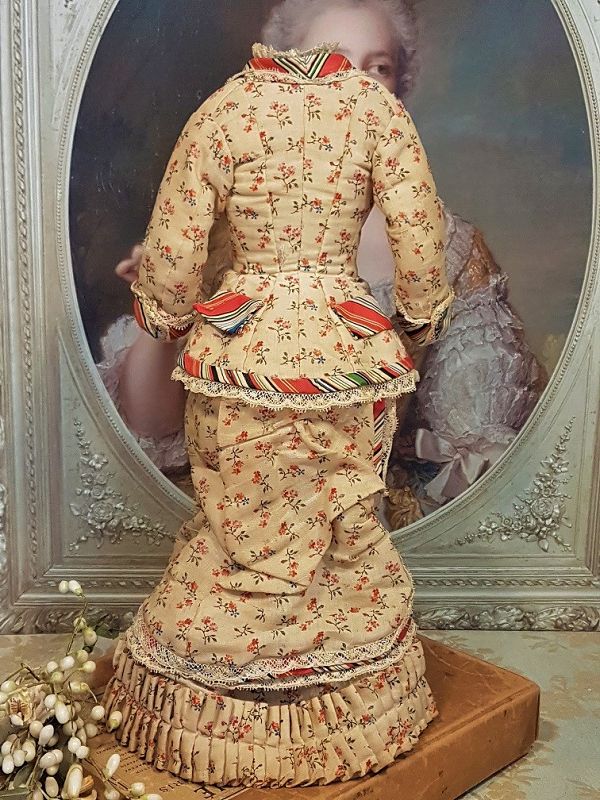 An Elaborate Antique Three Piece Silk Lady´s Gown with Train