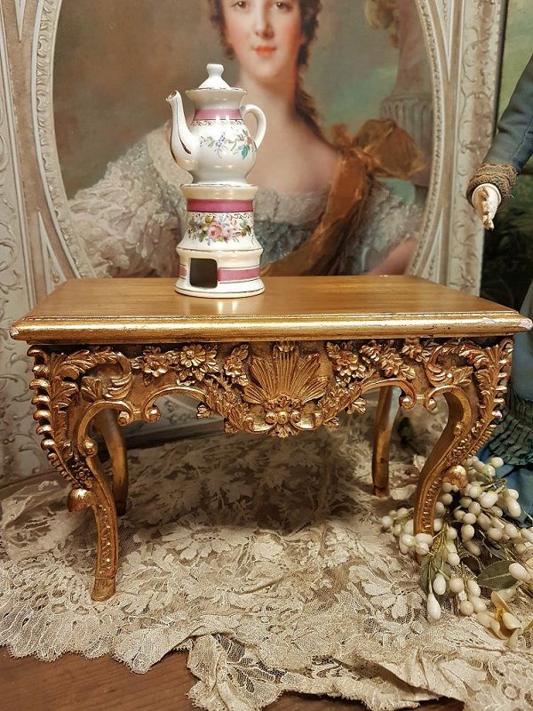 ~~~ Elegant French Poupee Salon Table from 19th. Century ~~~