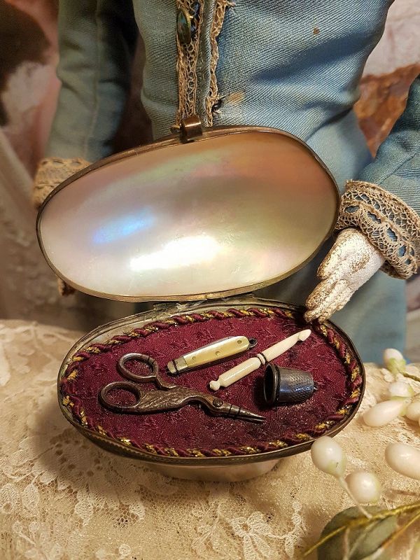 ~~~ Rare French Poupee Miniature Sewing Necessaire Shell Box ~~~