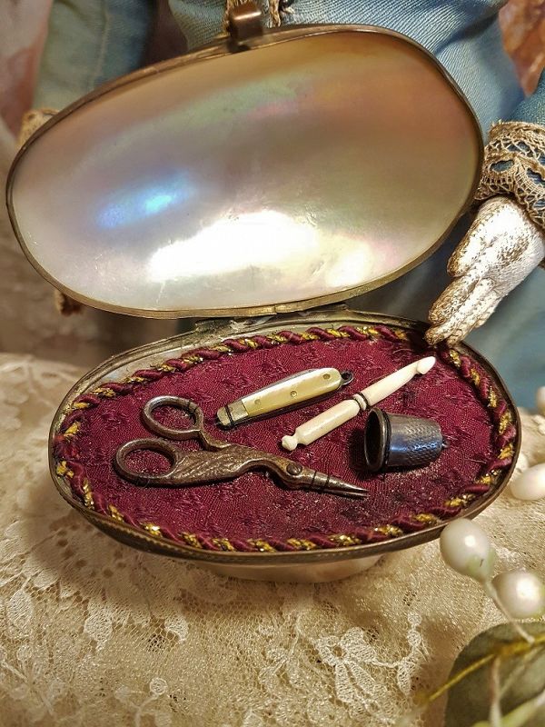 ~~~ Rare French Poupee Miniature Sewing Necessaire Shell Box ~~~