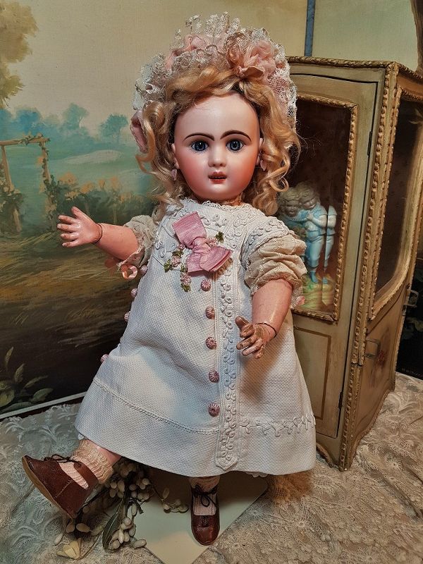 Lovely Bisque Bebe Louvre by Jumeau Factory Special Series / 1890