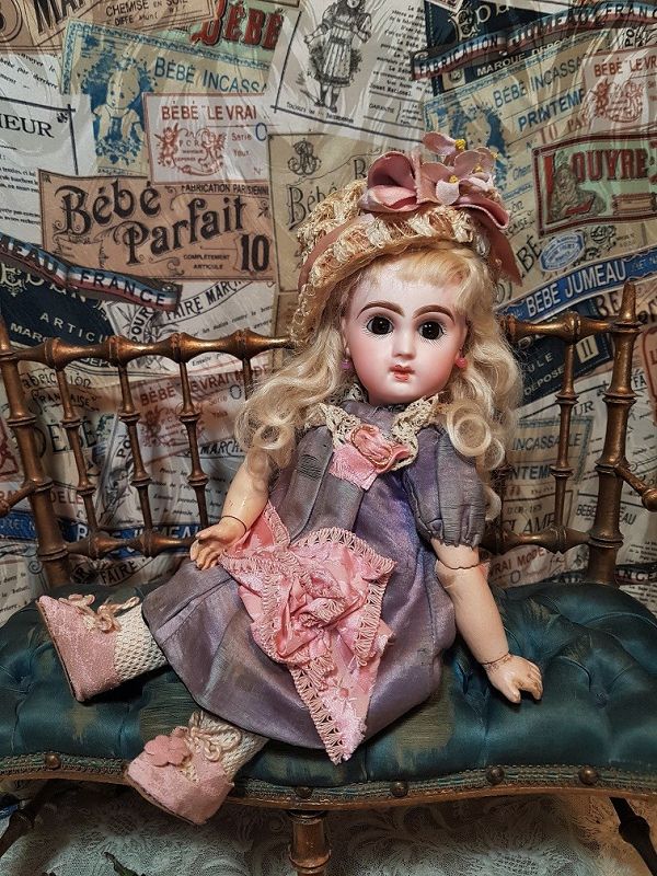 Rare 9,5 &quot; Size 1 Mademoiselle Jumeau in Pretty Antique Clothing