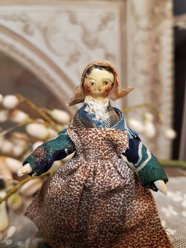 ~~~ Lovely Small Grodnertal Wooden Doll in Original Costume ~~~