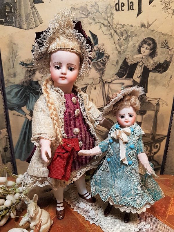~ Mademoiselle Mignonette in Superb Clothing and original Condition~
