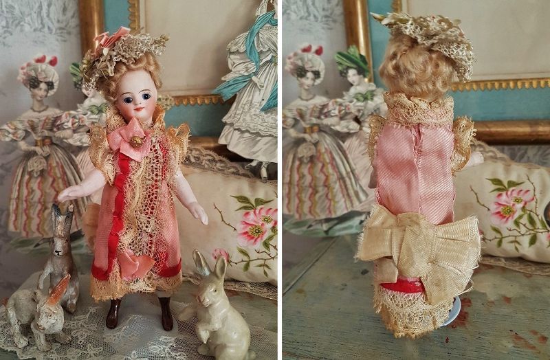 Pretty Mademoiselle Mignonette in Superb Clothing &amp; original Condition