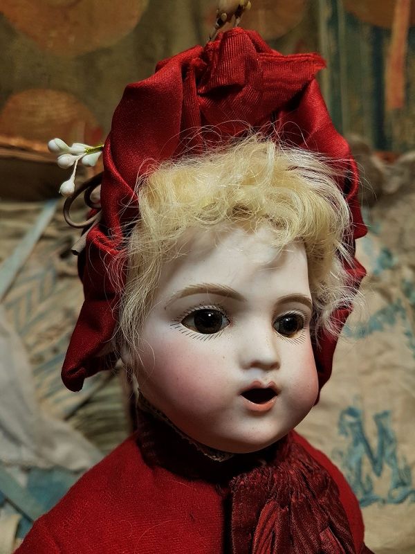 ~~~ Rare Petite French Premier Nursing Bru Bebe with Trousseau ~~~