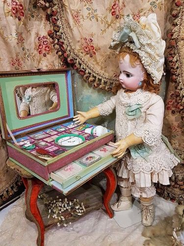 ~~~ Lovely French Porcelain Doll´s Toilette in Presentation Box ~~~