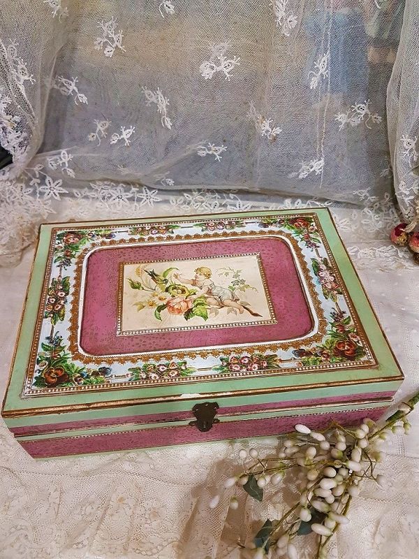 ~~~ Lovely French Porcelain Doll´s Toilette in Presentation Box ~~~