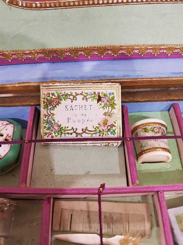 ~~~ Lovely French Porcelain Doll´s Toilette in Presentation Box ~~~