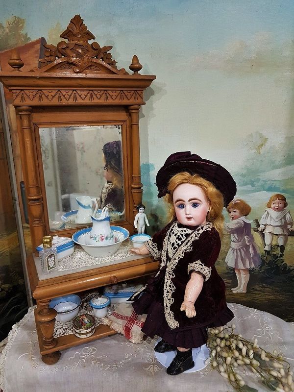 ~~~ Pretty French Doll´s Dressing Table with Porcelain - Set ~~~