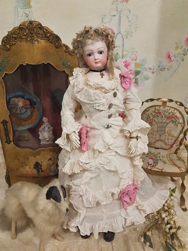 ~~~ Unusually Elegant French Bisque Poupee by Jumeau ~~~