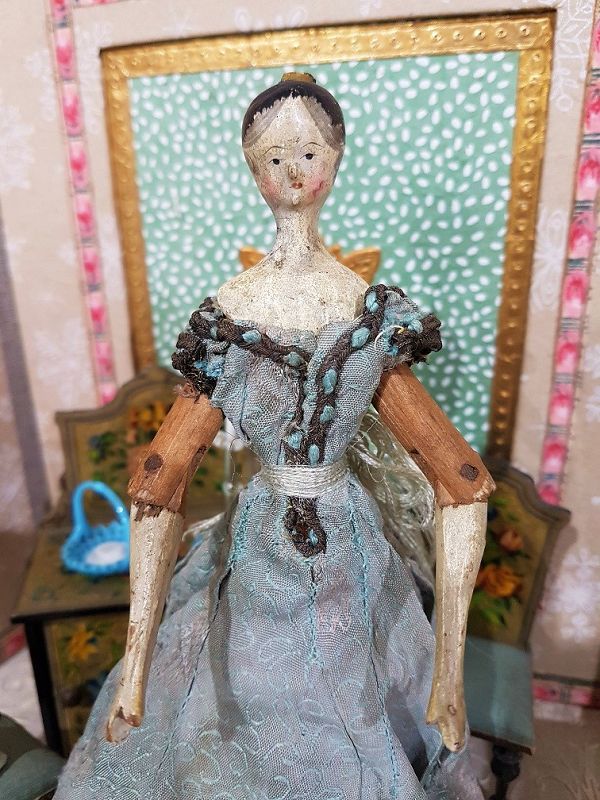 Rare Early Grodnertal Wooden Doll with fine Original Silk Costume