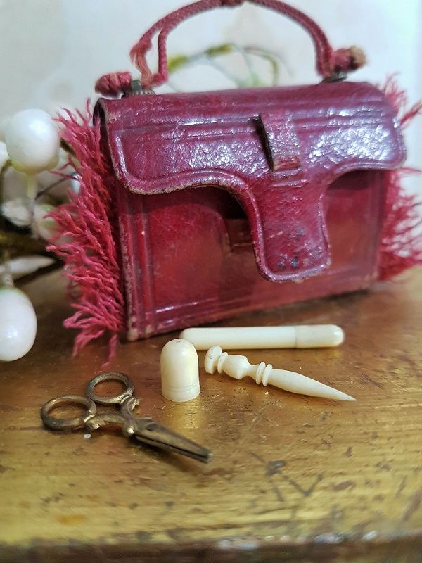 ~~~ Rare Poupee Sewing Accessory Bag / 1865 ~~~