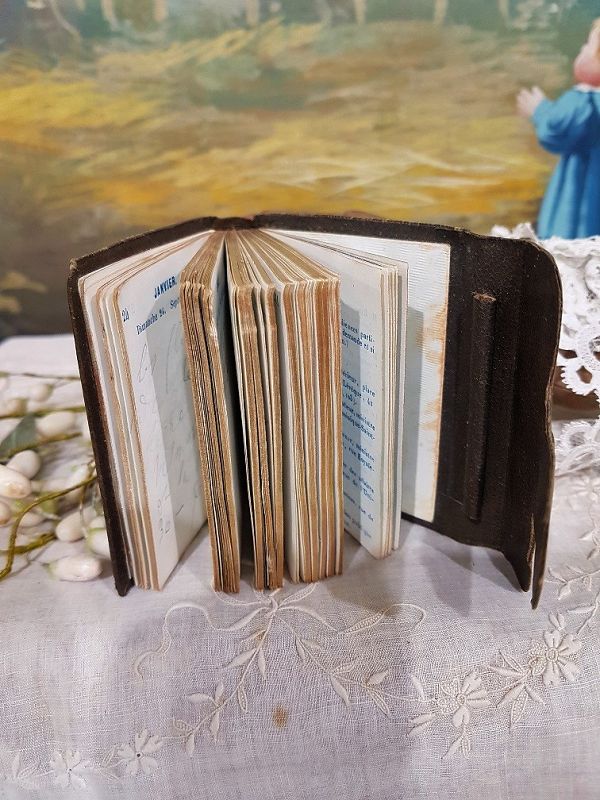 ~~~ Rare Miniature Poupee Notebook by Maison Giroux / 1864 ~~~