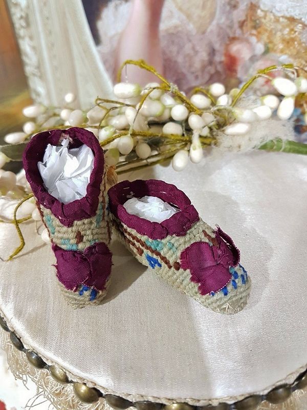 ~~ Rare 1855/60 Petit Point Poupee Slippers for Huret , Rohmer ... ~~