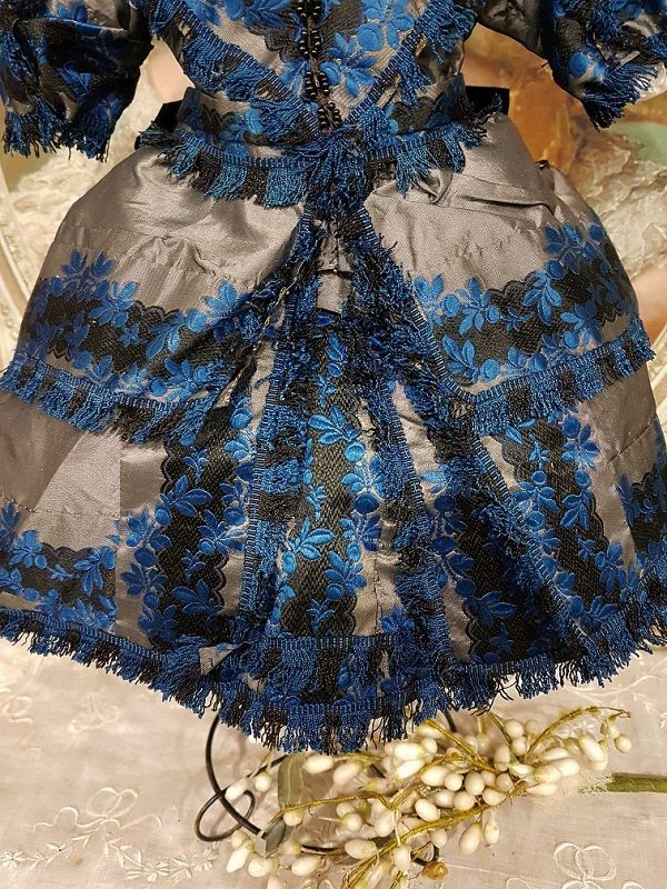 ~~~ Pretty Home Made French Poupee Enfantine Gown ~~~