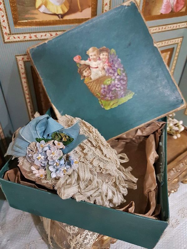 ~~~ Most Beautiful French Doll Bonnet in his Box ~~~