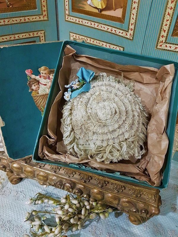 ~~~ Most Beautiful French Doll Bonnet in his Box ~~~