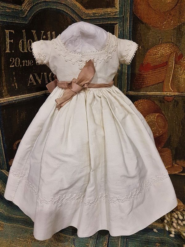 ~~~ Pretty Antique all original French Pique Bebe Gown / 1865 th.~~~