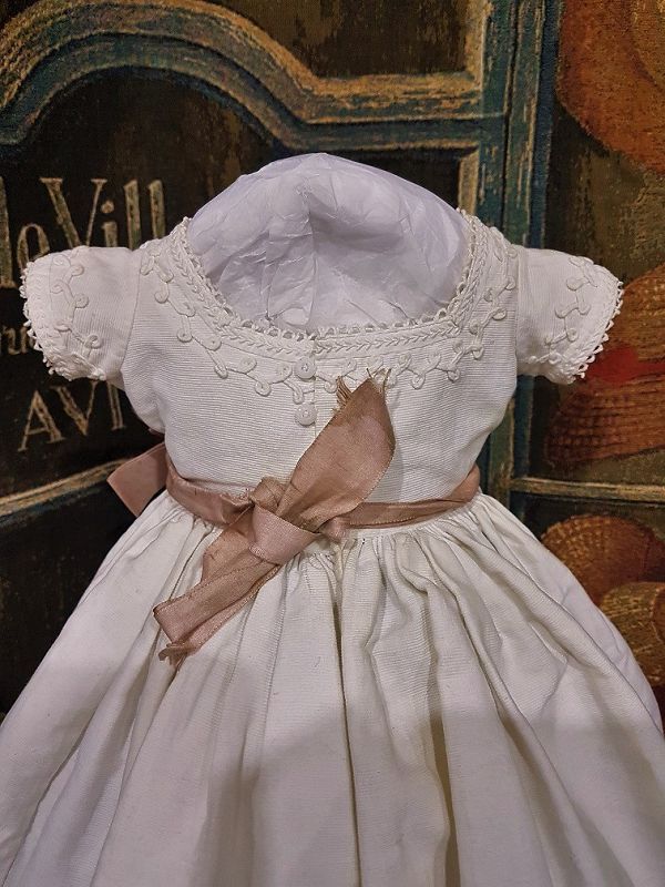 ~~~ Pretty Antique all original French Pique Bebe Gown / 1865 th.~~~