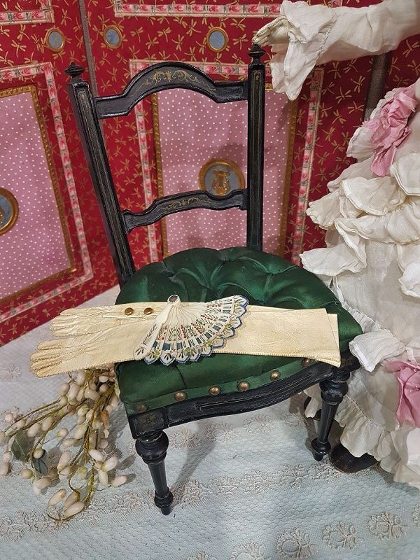 ~~~ Elegant French Salon Chair with Tufted Silk Upholstered ~~~
