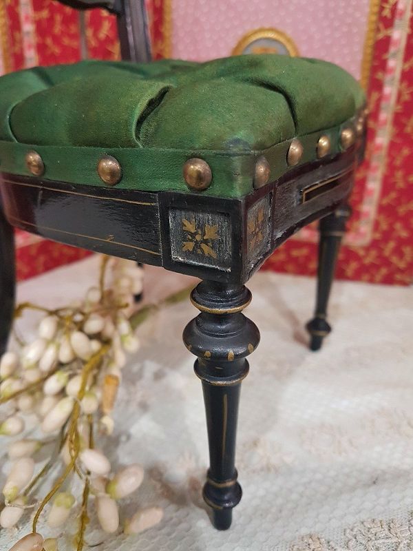 ~~~ Elegant French Salon Chair with Tufted Silk Upholstered ~~~