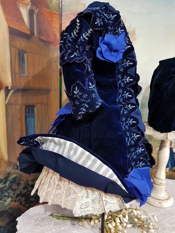 Superb French Silk Velvet Bebe Costume with Bonnet