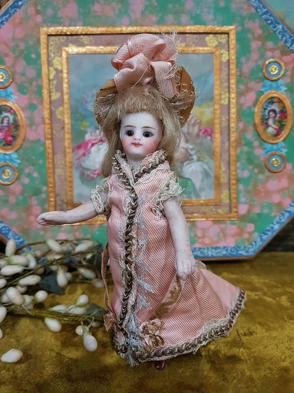 ~~~ Mademoiselle Mignonette in her pretty Silk Gown ~~~