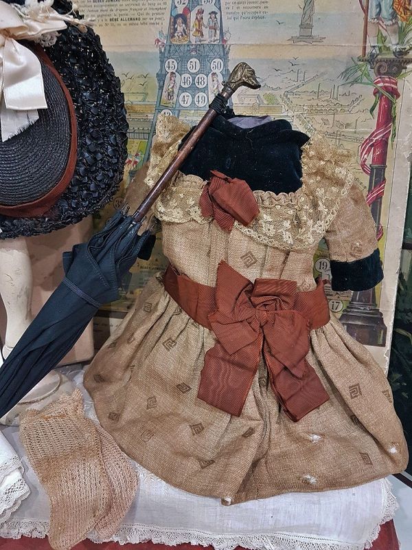 Rare antique Jumeau Outfit by Paris &quot;Galerie Lafayette &quot; Presentation