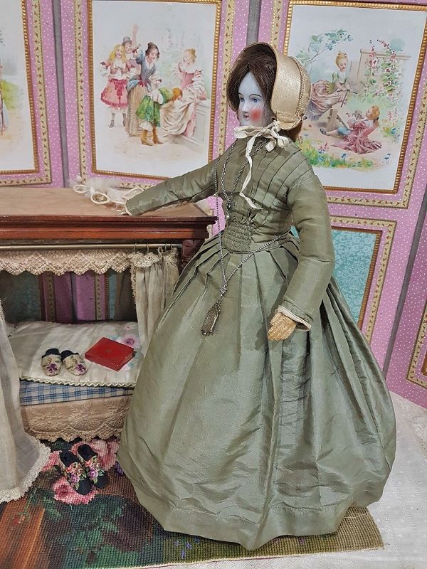Lovely early Porcelain Lady in all original Condition and Clothing