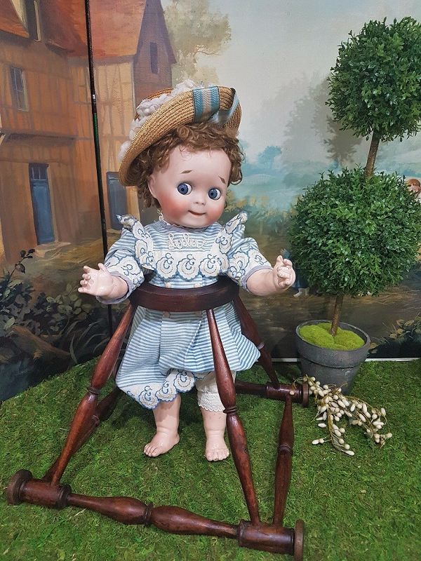 Rare 1880th. French Doll all Wooden Walker