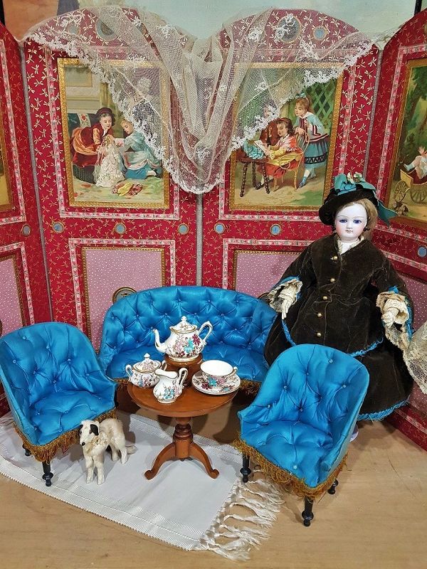 Exquisite like mint  French early Doll´s Salon Furnishing
