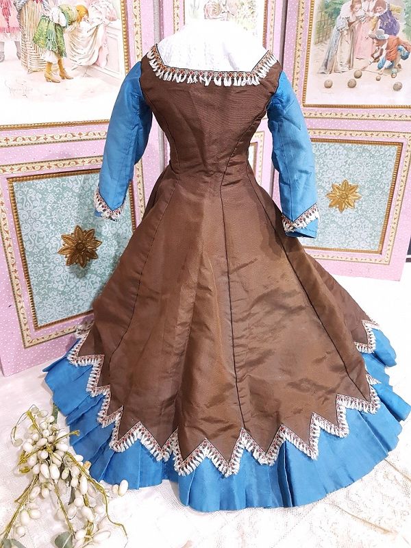 Superb Fashionable Antique Silk Poupee Gown / 1870th.