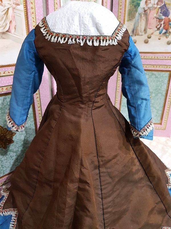 Superb Fashionable Antique Silk Poupee Gown / 1870th.