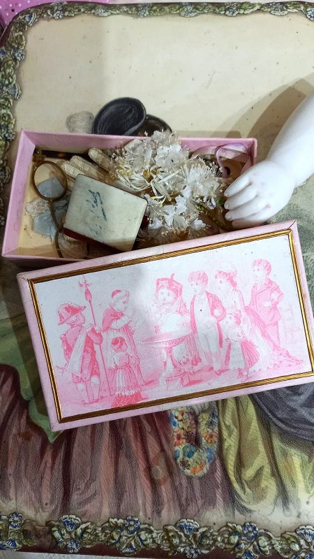 Lovely all olriginal French Poupee Accessory Presentation in Box