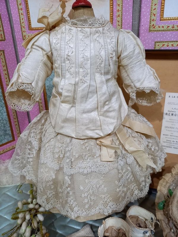 Pretty antique Bebe silk Costume in Presentation for size 7 Doll