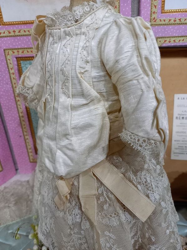 Pretty antique Bebe silk Costume in Presentation for size 7 Doll