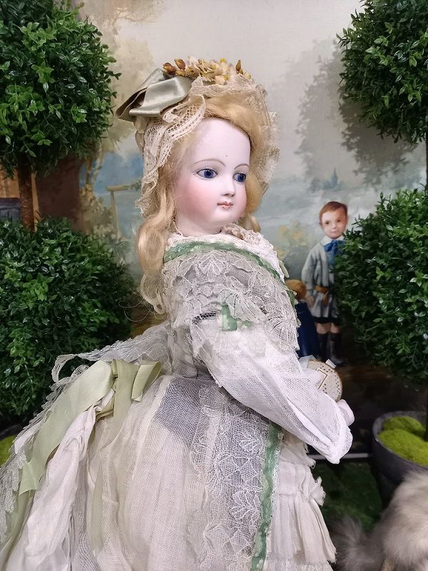 Outstandig original French bisque Poupee in her Spring Costume
