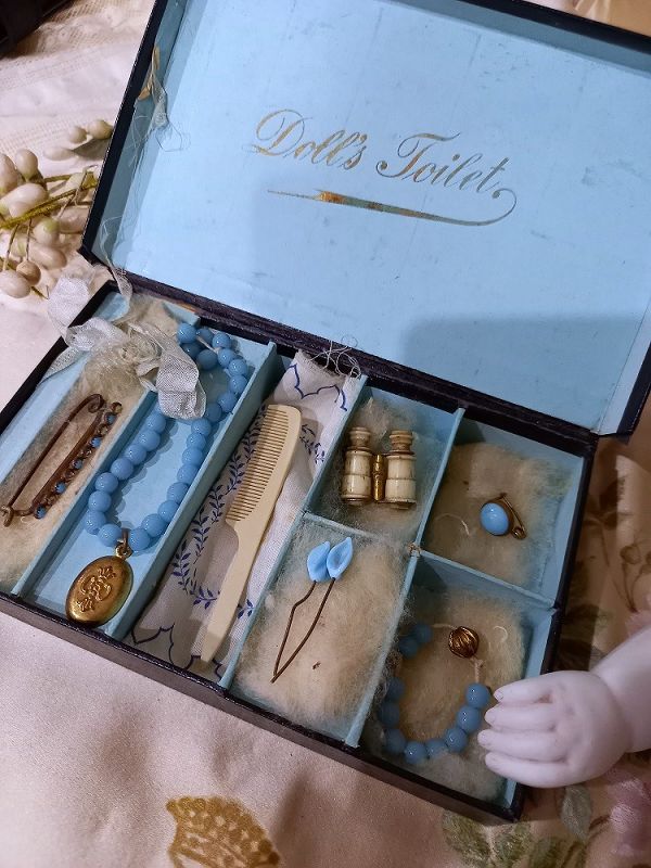 Rare " Dolls Toilet " 19th. Century Jewelry Set Presentation