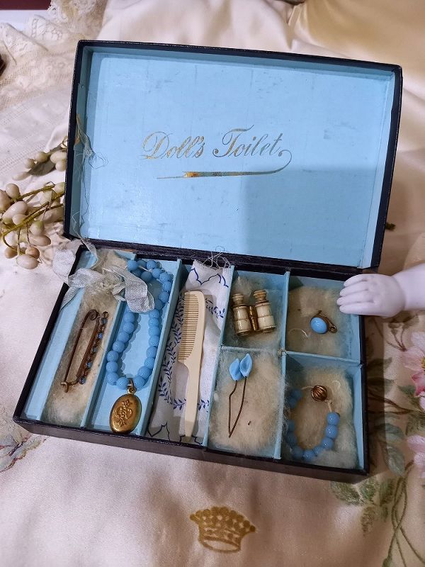 Rare &quot; Dolls Toilet &quot; 19th. Century Jewelry Set Presentation
