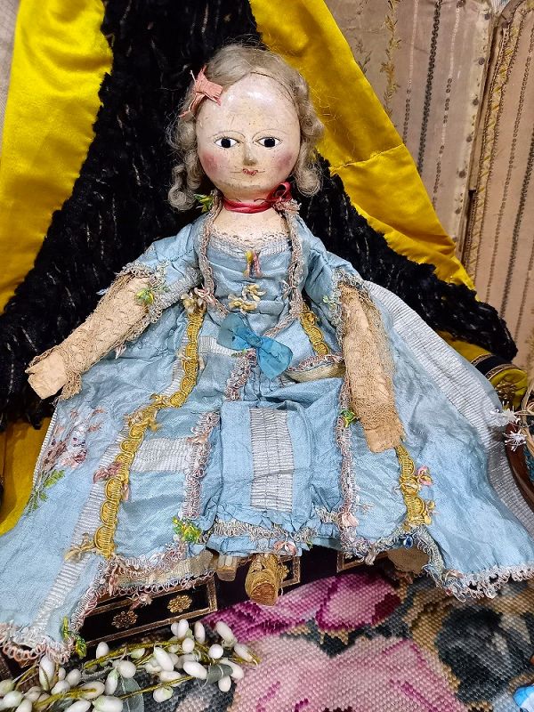 Outstanding Early English Wooden Doll from mid-1700th.
