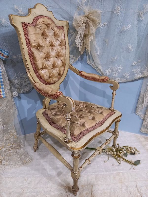 Superb French Wooden Chair with pink Tufted Silk Upholstery